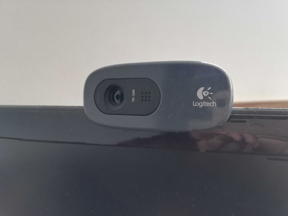 Monitor LG LED HD + Colunas Creative + Webcam Logitech HD720p