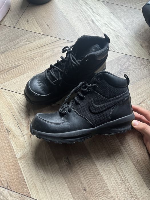 Nike Manoa black leather
