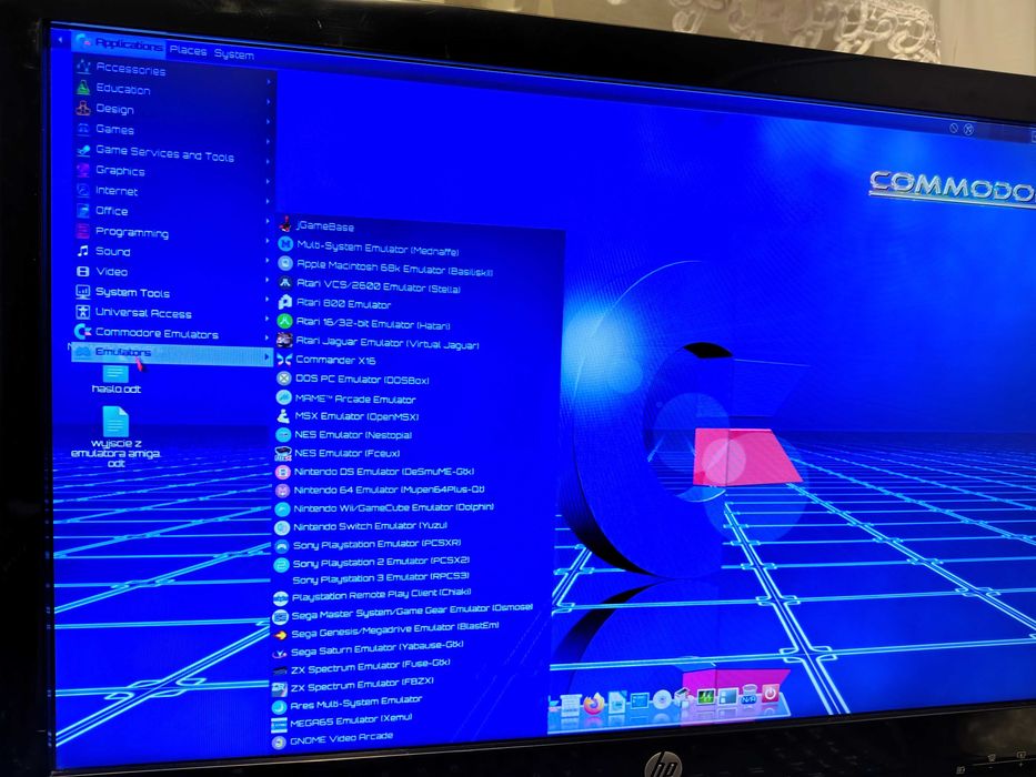 Zestaw Komputerowy 4GB 250GB LCD 22 Commodore OS (retro gry) + Pad