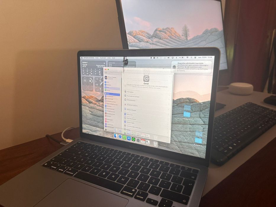 MacBook Air M1 - Functional as a desktop computer452216122561024003