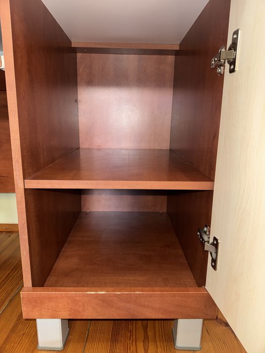 Меблі у спальню (стіл, ліжко, тумба)