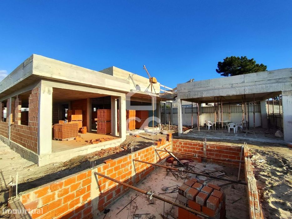 Moradia T5 De Luxo Isolada Em Brejos De Azeitão