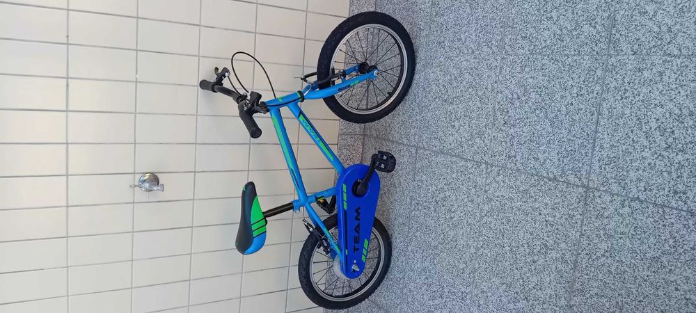 Bicicleta de criança como nova