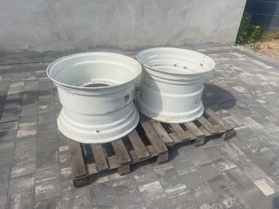 Felgi 20x30 pod opony 600/70r30. New Hooland