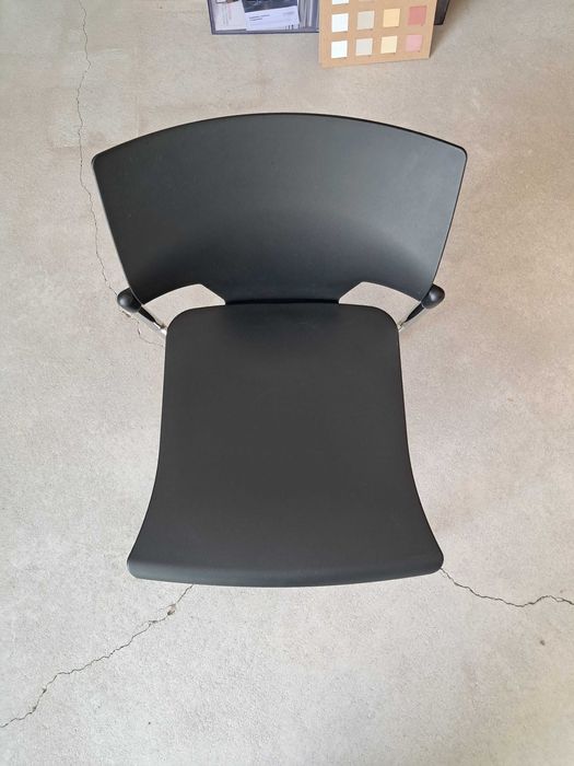 Cadeira de escritório preta empilhável - 8 Unid