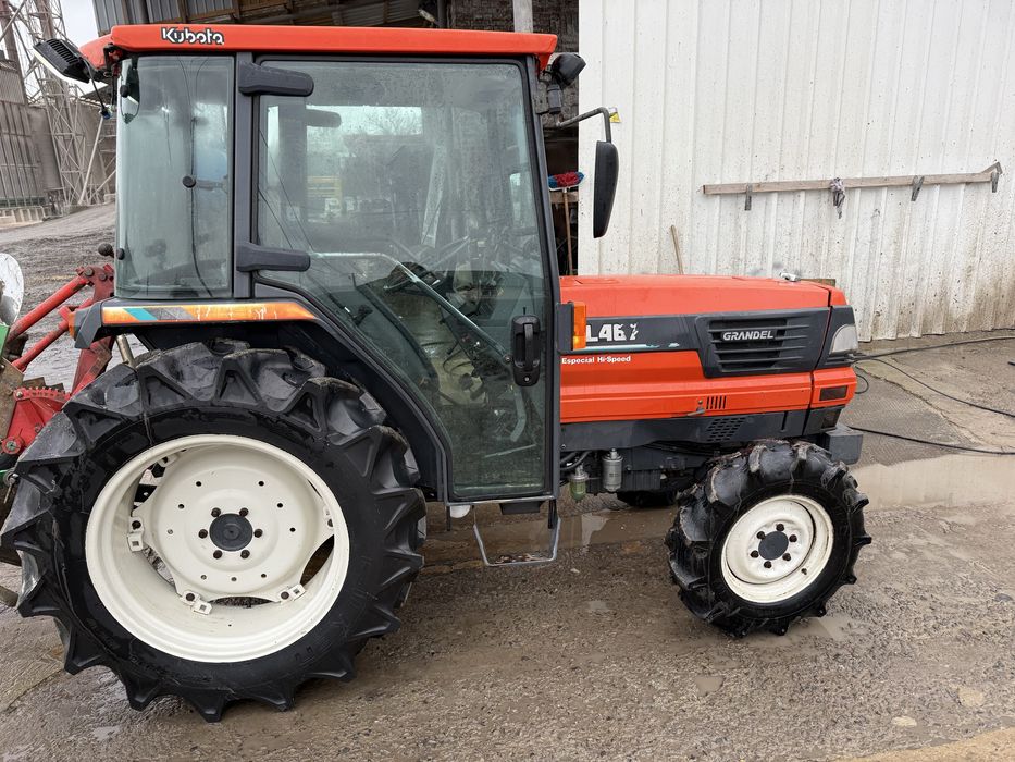 Трактор технічно справний вкладень не потербує