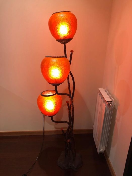 Candeeiro de pé da Loja do Gato Preto