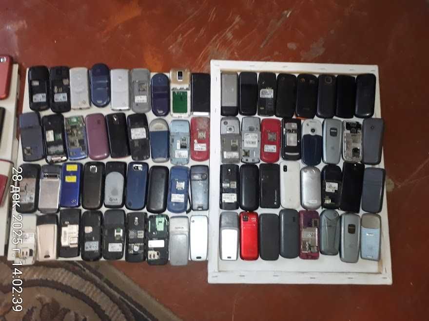 Телефоны ( 100шт.)