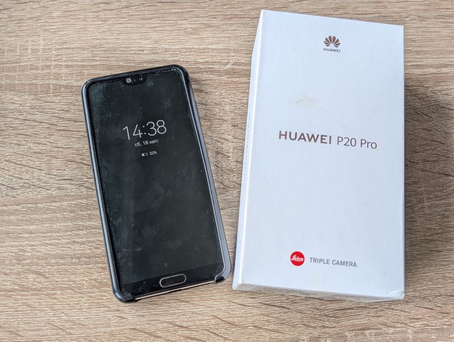 Huawei p20 pro + 4 чохли та  нове захисне скло