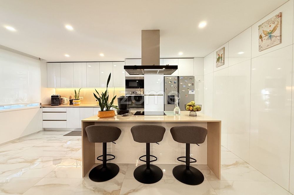 Apartamento T2 com 112 m² | Grande Varanda | Garagem para 2 Carros