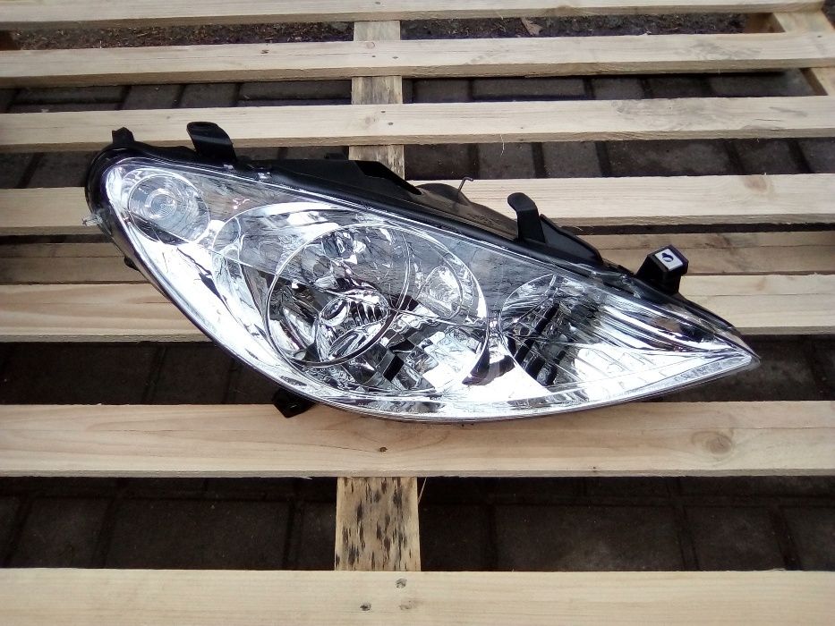 PEUGEOT 307 01- reflektor przedni prawy nowy
