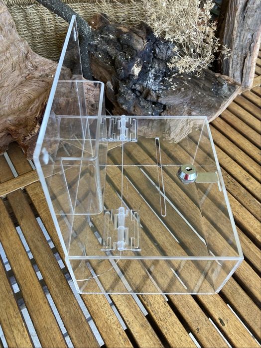 Caixa em acrílico para sugestões