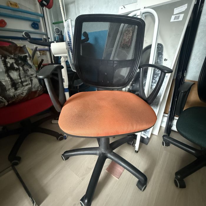 Стільці офісні б/у