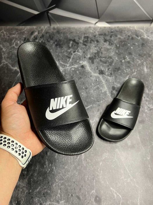 Чоловічі шкіряні шльопанці Nike чорні розпродаж