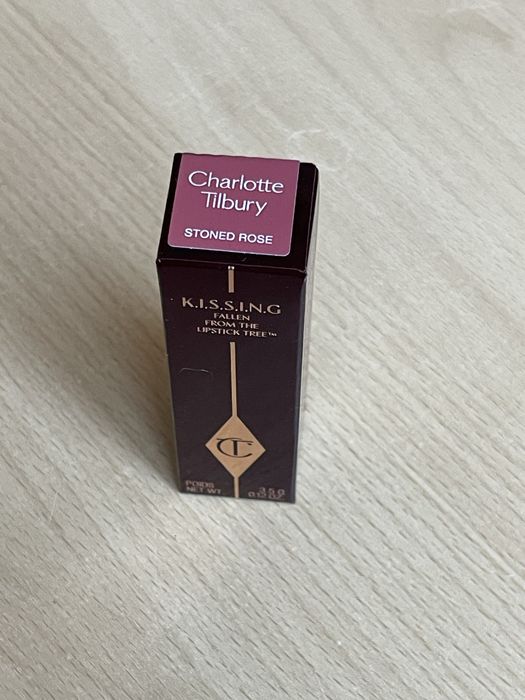 Szminka Charlotte Tilbury Kissing kolor Stoned Rose