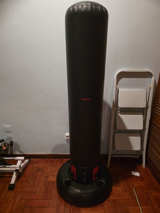 Saco de Boxe Autoportante Outshock + Bomba
