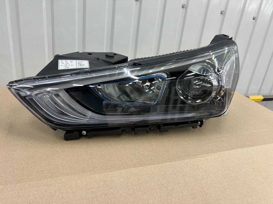 Фара ліва права  HYUNDAI IONIQ 2016-2020 року Гібрид