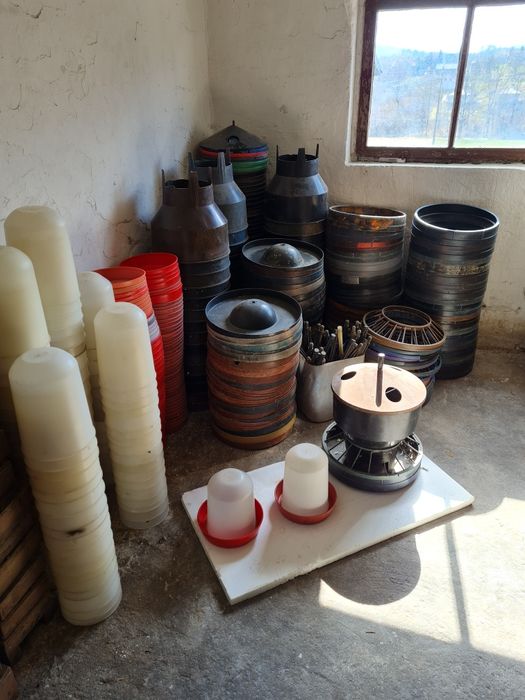 Poidła obracalne, karmniki zasypowe dla drobiu