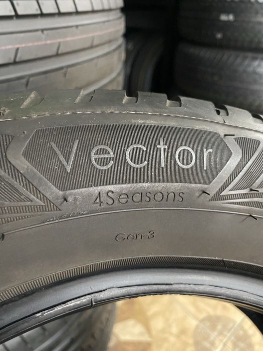 225/55/17 101W GOODYEAR Vector 4 Season