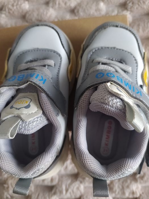 Кросівки дитячі у гарному стані