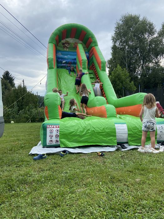 Zjeżdzalnue dmuchane duże