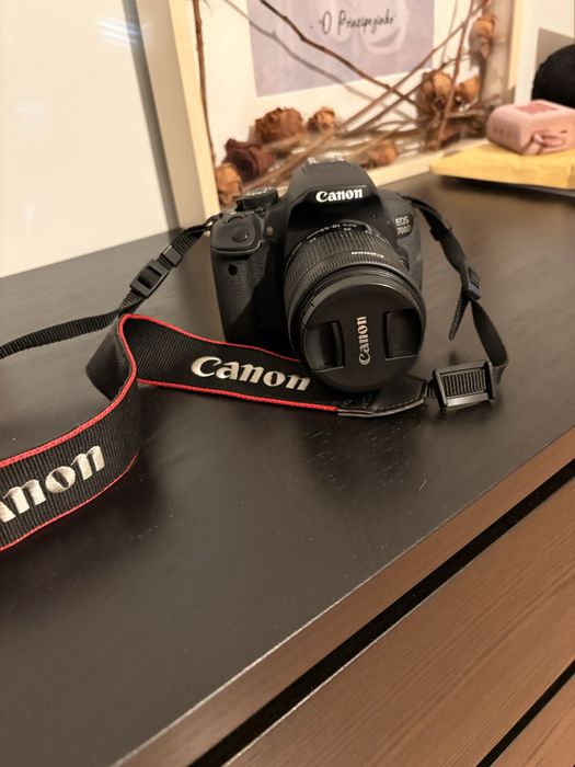 Canon EOS 700D + Lente 18-55mm STM + 4 Baterias + Cartão 64GB