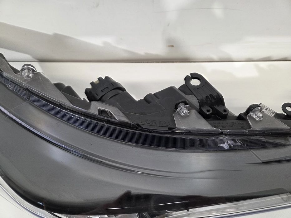 Toyota Corolla E21 HB Kombi Lampa Prawa Przednia Full LED