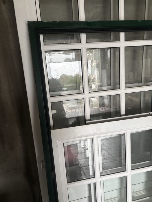 Conjunto de Portas com vidro + Janelas - PVC Alumínio - Bom estado