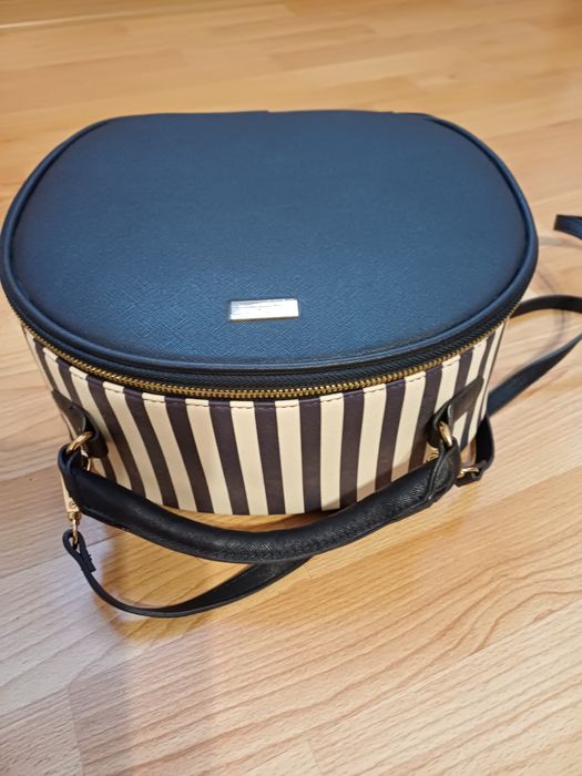 Podrozny kuferek  na kosmetyki