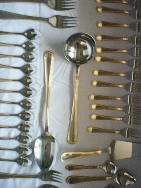 Faqueiro completo com margem dourada - 101 peças