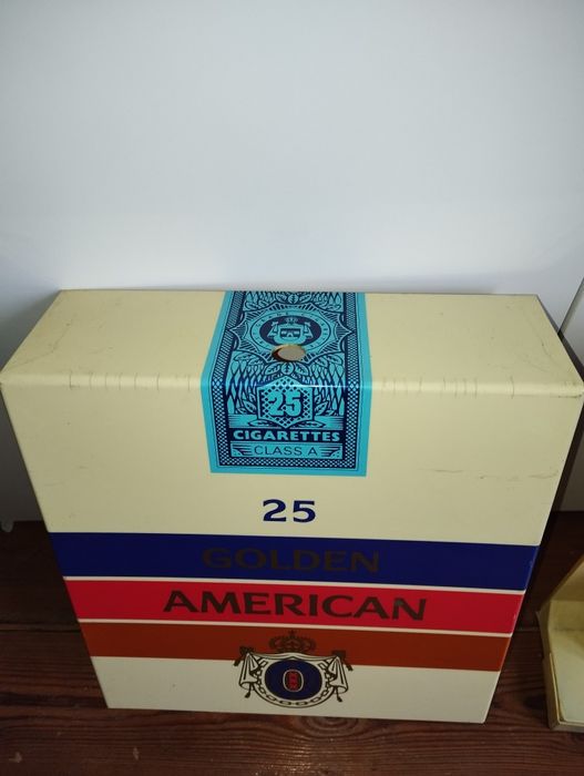 Ekspozytor do papierosów Golden American