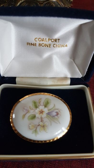 Piękne broszki angielskie