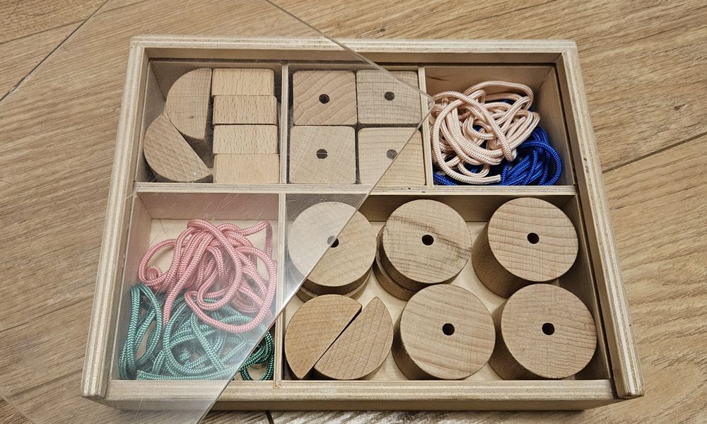 Ikea Lustigt edukacyjna zabawka do nawlekania