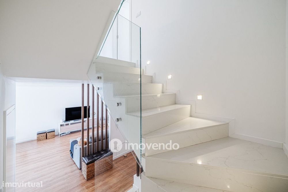 Moradia T3+1 moderna, com garagem e áreas amplas, em Alcochete