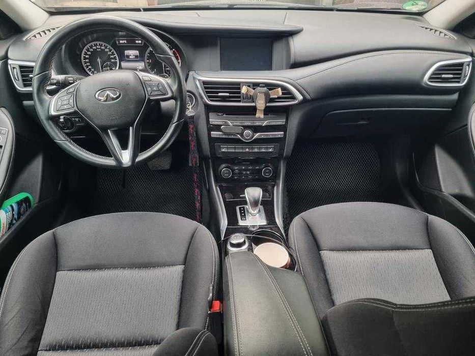 Carro Infiniti Q30 1.5