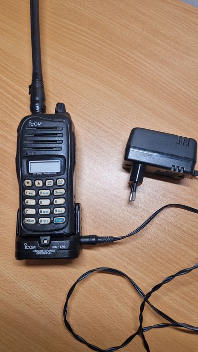 Rádio Aeronáutico Icom IC-A15 Airband Transceiver