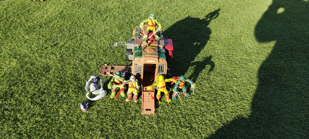 Camião + 5 tartarugas ninja + 1 inimigo