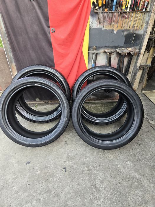Bridgestone комплект разноширокие 275/35/19 и 245/40/19