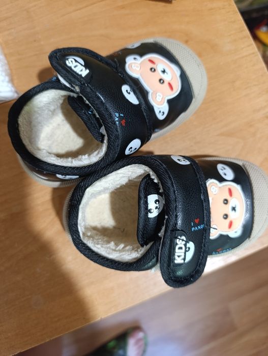 Продам детские ботинки теплые в хорошем состояние