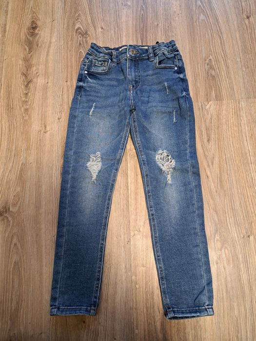Spodnie jeansy dziury 134