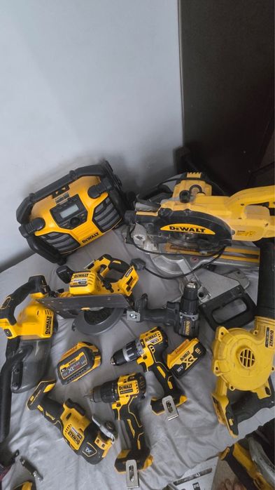 DeWALT Milwaukee 10.8 , 18v