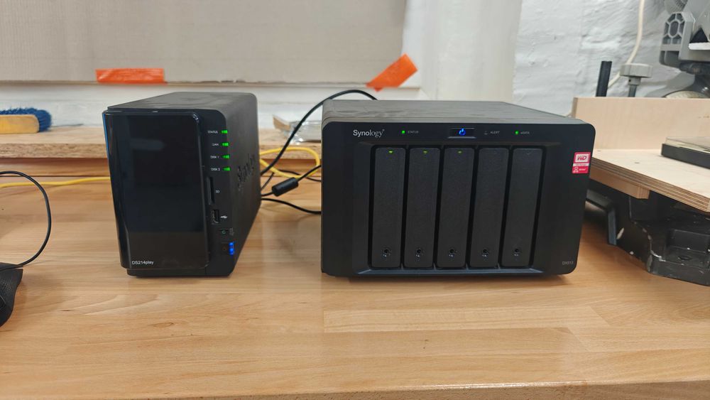 Synology DX513.