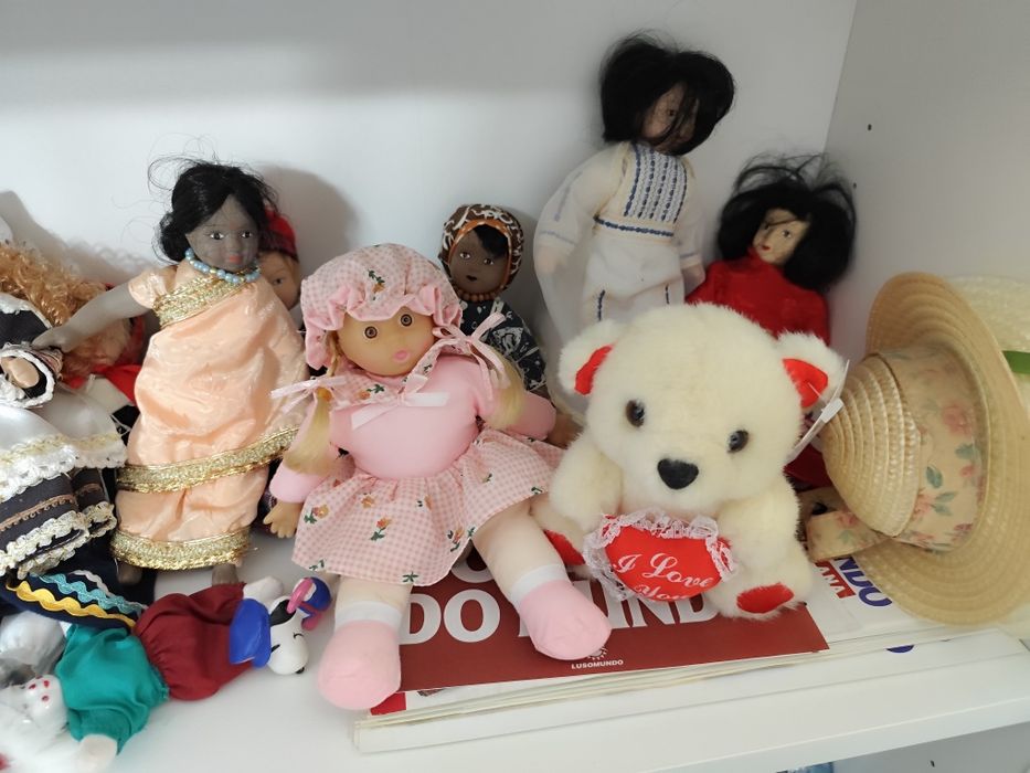 Coleção de bonecas.