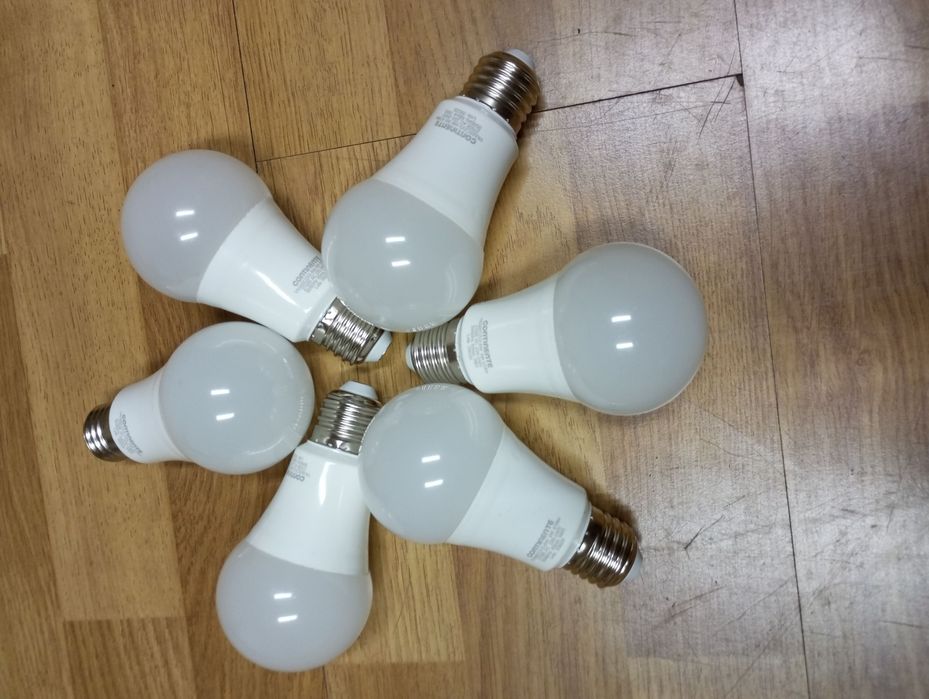 Vendo Lâmpadas LED cinquenta cêntimos cada