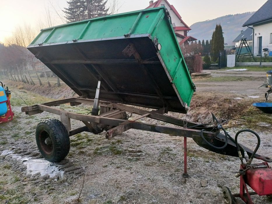 Przyczepa wywrotka z kiprem ma 3 strony  koła balonowe