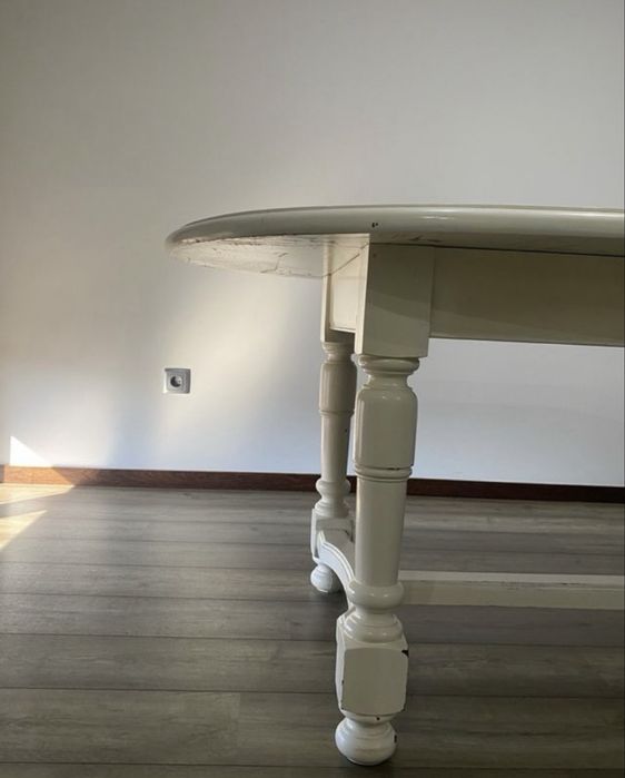 Mesa Oval Madeira Maciça - Branca