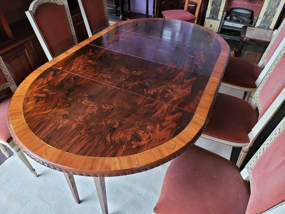 Mesa de sala antiga em madeira - extensível - Muito bom estado geral