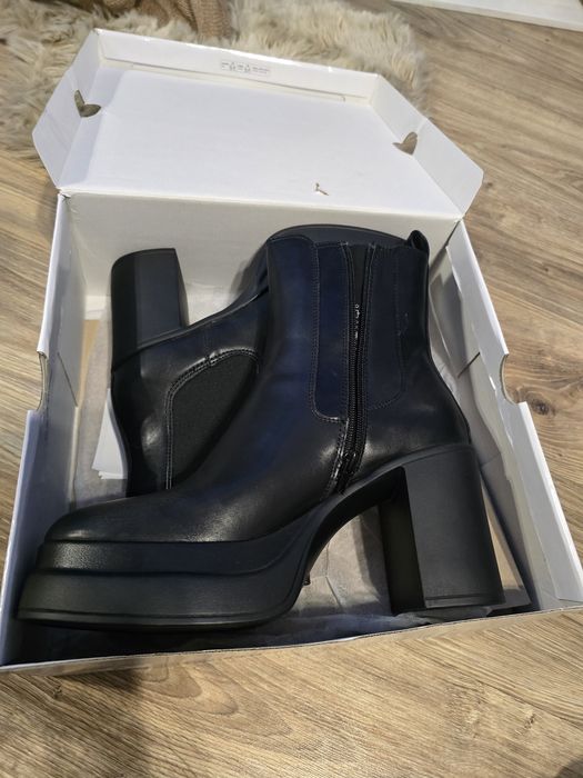 Sprzedam Botki rozm.42