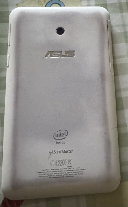 Планшет Asus. Модель: K012. Не працює. На запчастини