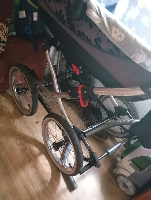 Дитяча коляска під ретро